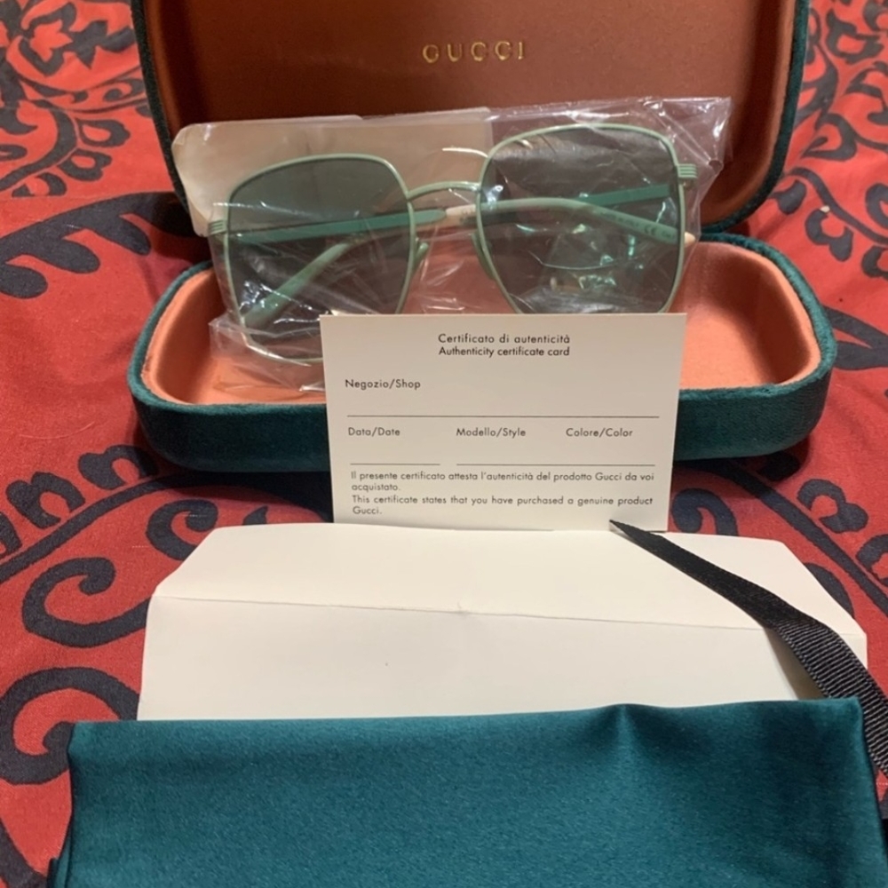 ☘️☘️Gucci Green Square Frame Sunglasses